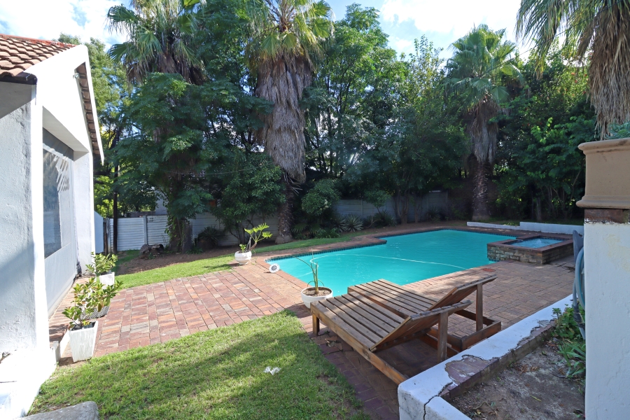 5 Bedroom Property for Sale in Vorna Valley Gauteng