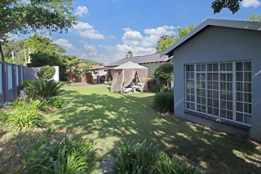 5 Bedroom Property for Sale in Vorna Valley Gauteng