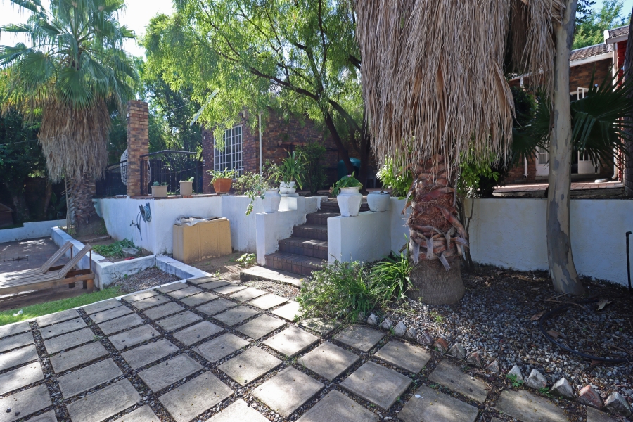 5 Bedroom Property for Sale in Vorna Valley Gauteng