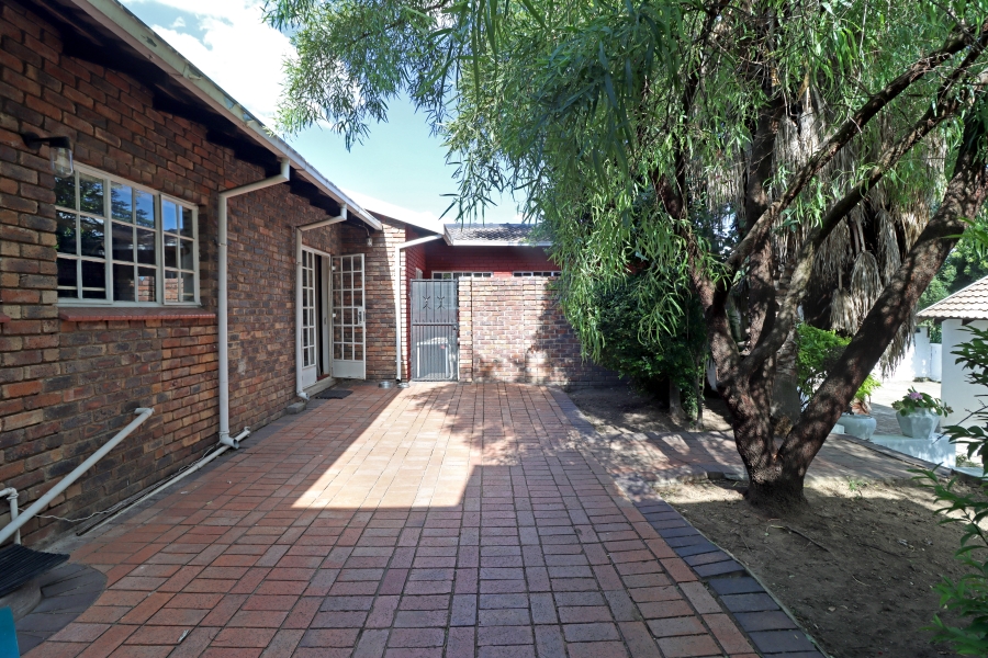 5 Bedroom Property for Sale in Vorna Valley Gauteng