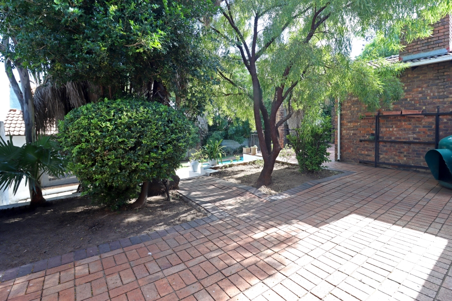 5 Bedroom Property for Sale in Vorna Valley Gauteng
