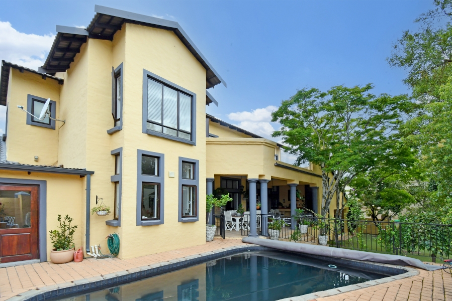 5 Bedroom Property for Sale in Blue Valley Golf Estate Gauteng