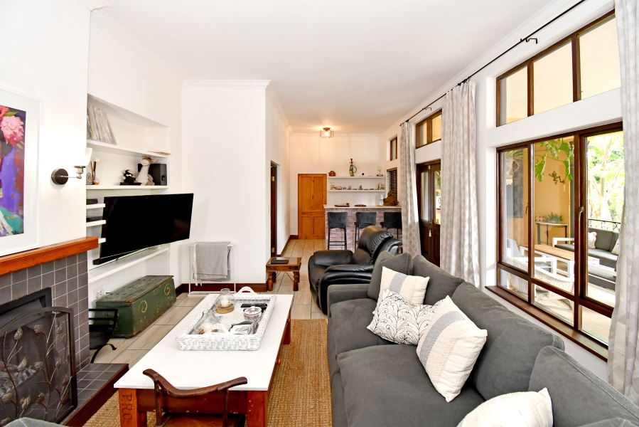 5 Bedroom Property for Sale in Blue Valley Golf Estate Gauteng