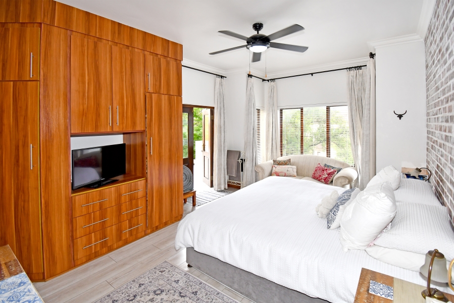 5 Bedroom Property for Sale in Blue Valley Golf Estate Gauteng