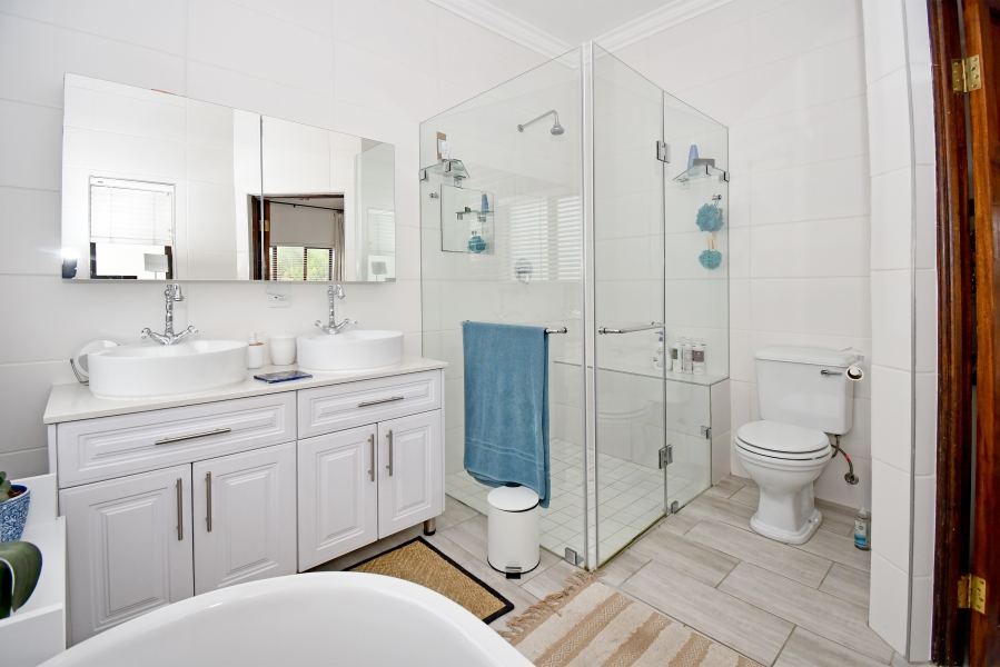 5 Bedroom Property for Sale in Blue Valley Golf Estate Gauteng