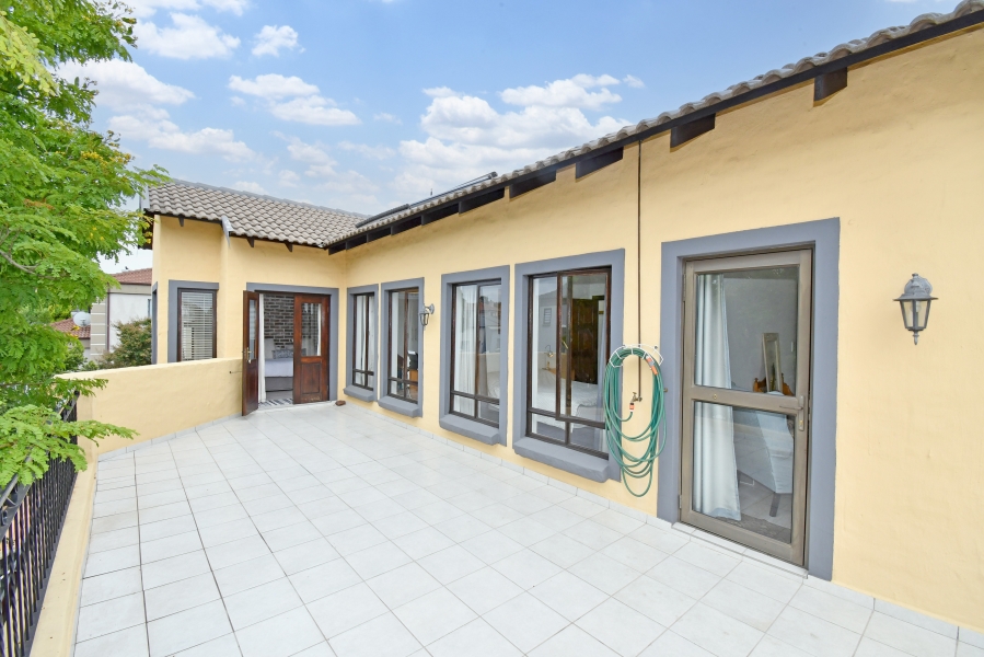 5 Bedroom Property for Sale in Blue Valley Golf Estate Gauteng