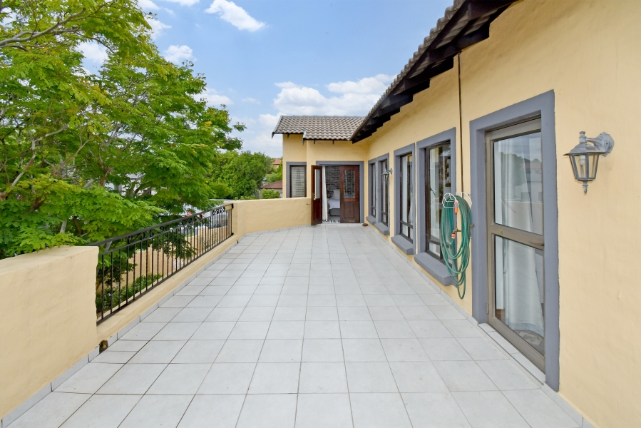 5 Bedroom Property for Sale in Blue Valley Golf Estate Gauteng