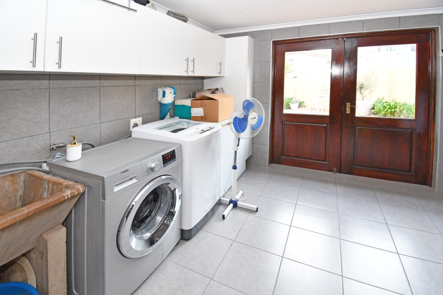 5 Bedroom Property for Sale in Blue Valley Golf Estate Gauteng