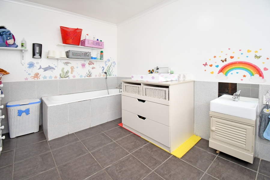 5 Bedroom Property for Sale in Blue Valley Golf Estate Gauteng