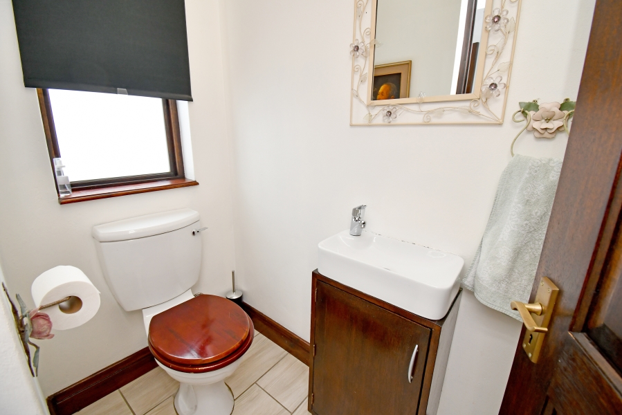 5 Bedroom Property for Sale in Blue Valley Golf Estate Gauteng