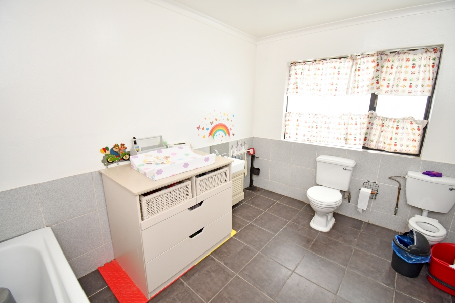 5 Bedroom Property for Sale in Blue Valley Golf Estate Gauteng