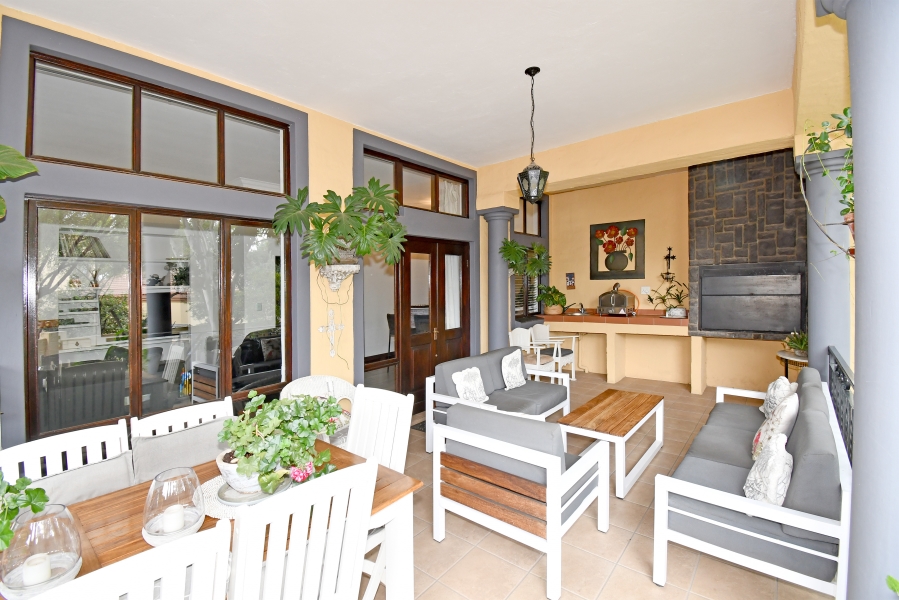 5 Bedroom Property for Sale in Blue Valley Golf Estate Gauteng