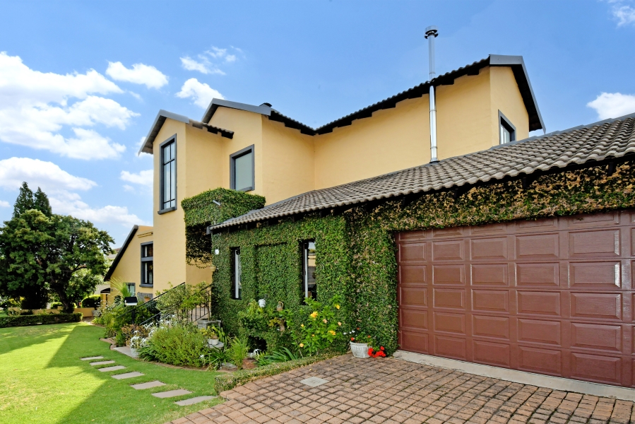 5 Bedroom Property for Sale in Blue Valley Golf Estate Gauteng