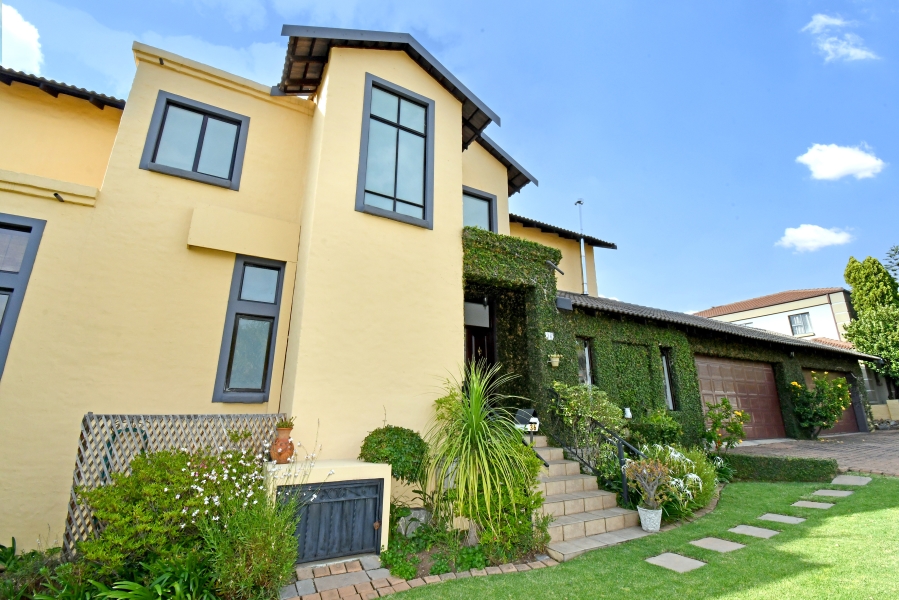 5 Bedroom Property for Sale in Blue Valley Golf Estate Gauteng