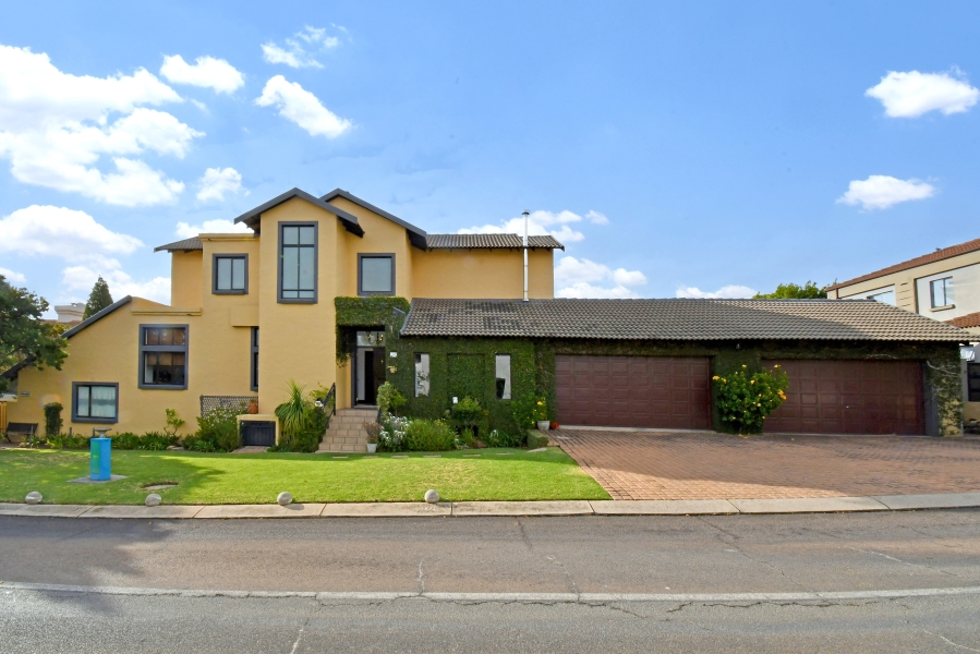 5 Bedroom Property for Sale in Blue Valley Golf Estate Gauteng