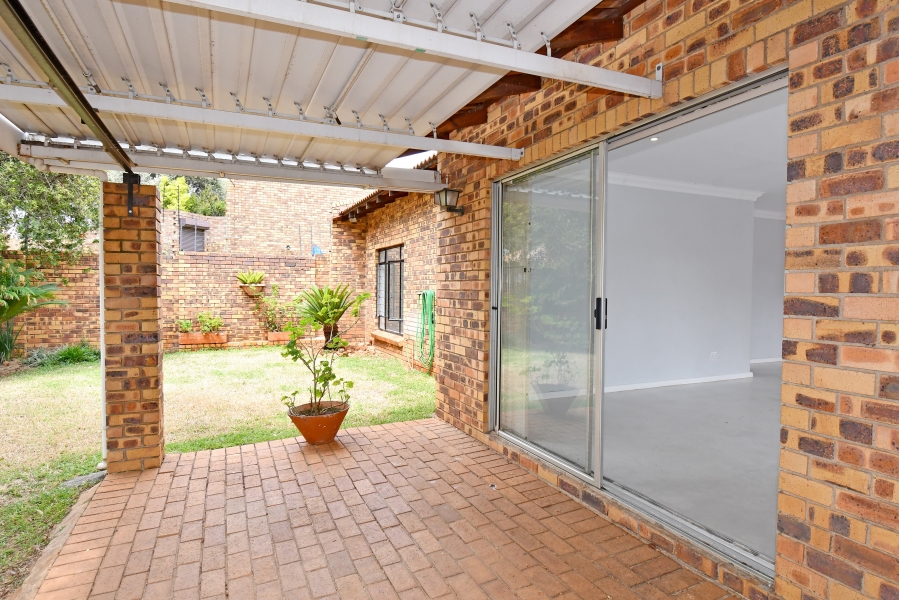 To Let 2 Bedroom Property for Rent in Paulshof Gauteng