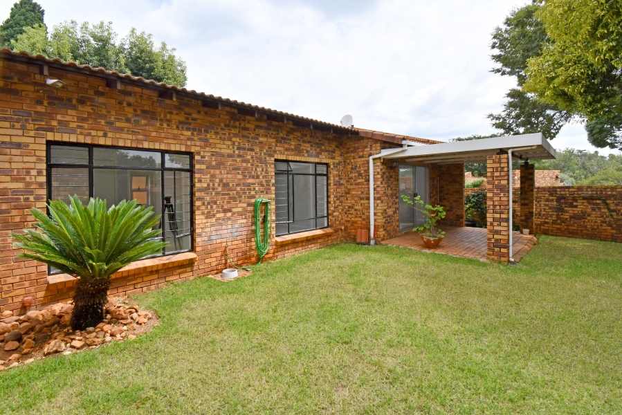 To Let 2 Bedroom Property for Rent in Paulshof Gauteng