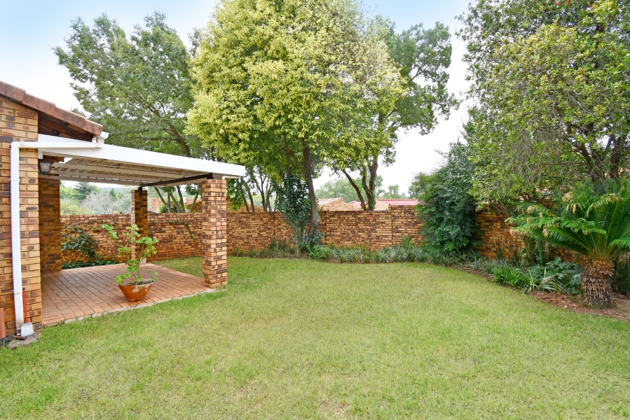 To Let 2 Bedroom Property for Rent in Paulshof Gauteng