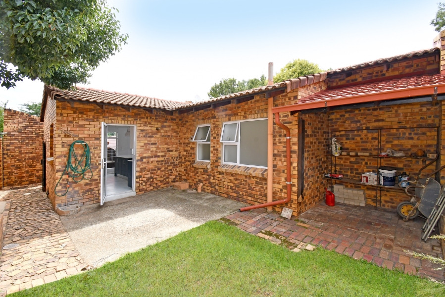 To Let 2 Bedroom Property for Rent in Paulshof Gauteng