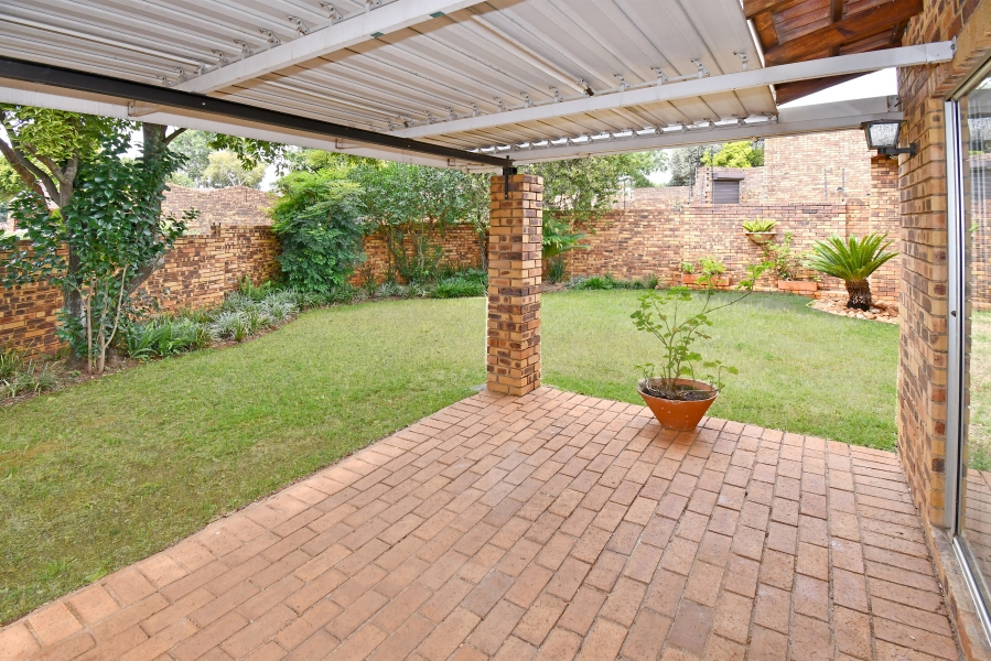 To Let 2 Bedroom Property for Rent in Paulshof Gauteng
