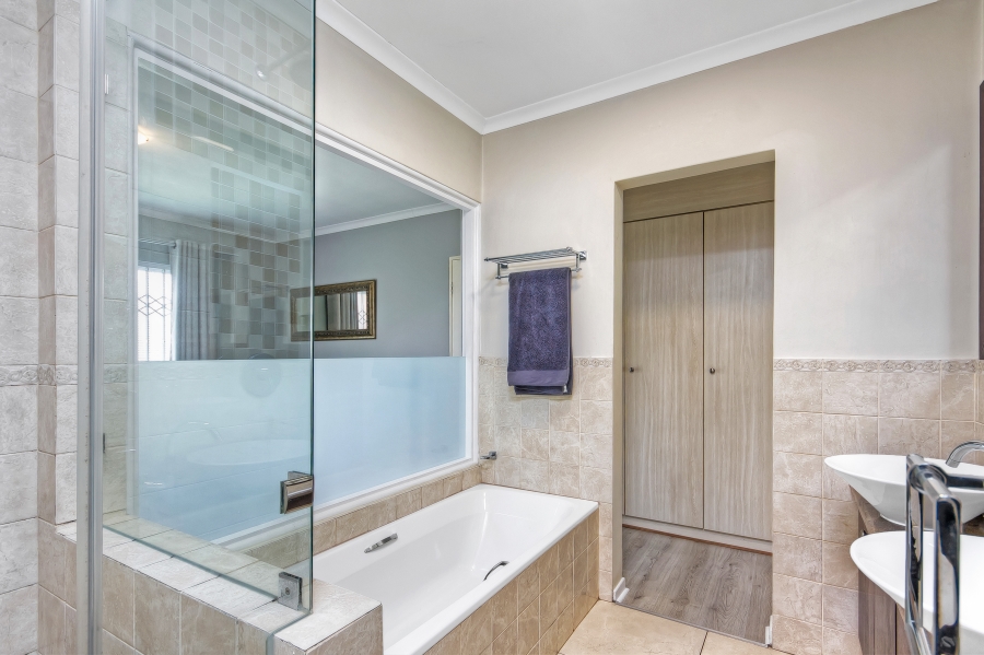 2 Bedroom Property for Sale in Dunkeld Gauteng