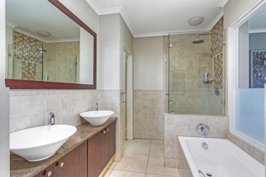 2 Bedroom Property for Sale in Dunkeld Gauteng