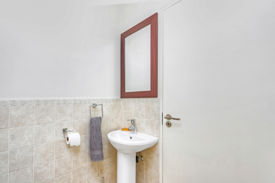 2 Bedroom Property for Sale in Dunkeld Gauteng