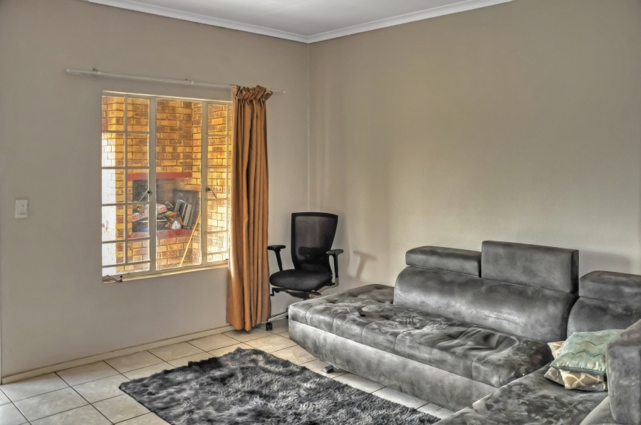 2 Bedroom Property for Sale in Erand Gardens Gauteng
