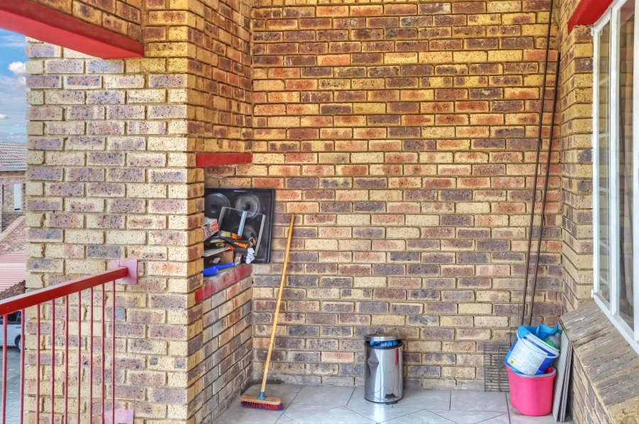 2 Bedroom Property for Sale in Erand Gardens Gauteng