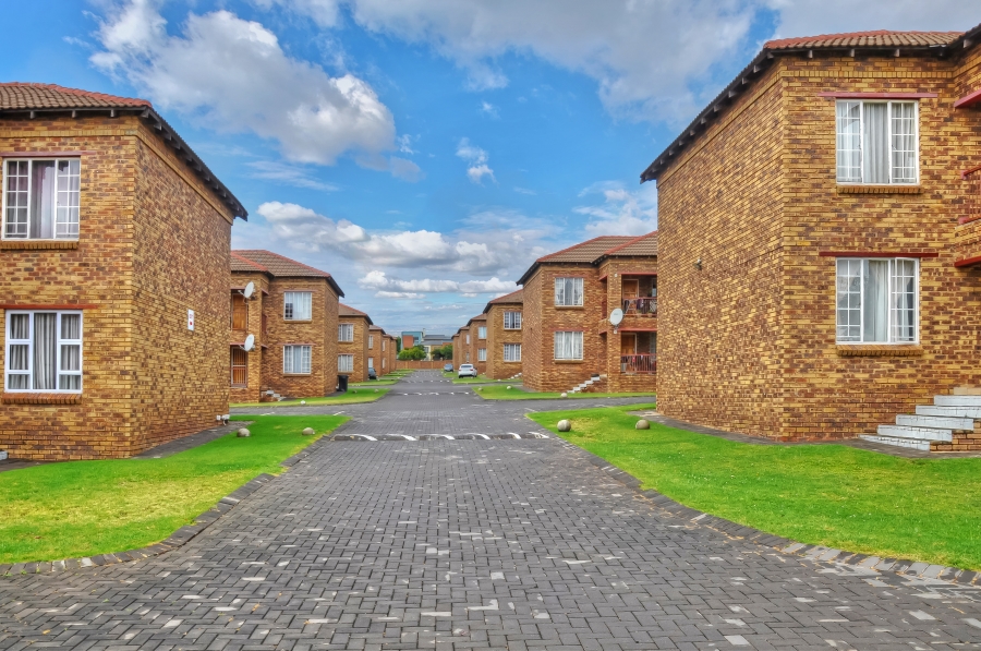 2 Bedroom Property for Sale in Erand Gardens Gauteng