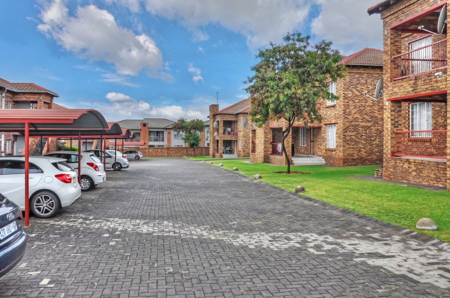 2 Bedroom Property for Sale in Erand Gardens Gauteng
