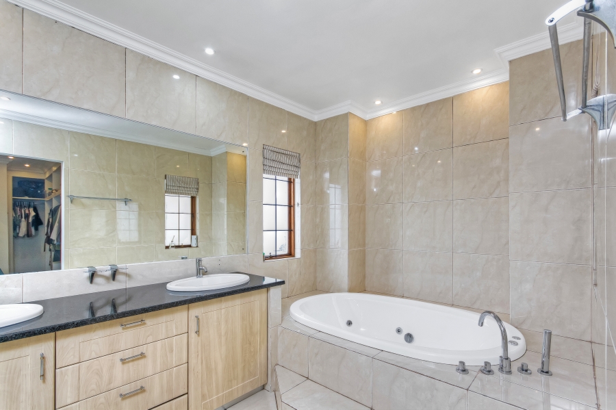 4 Bedroom Property for Sale in Barbeque Downs Gauteng