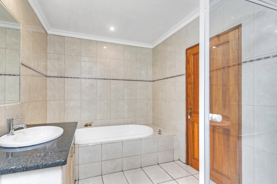 4 Bedroom Property for Sale in Barbeque Downs Gauteng