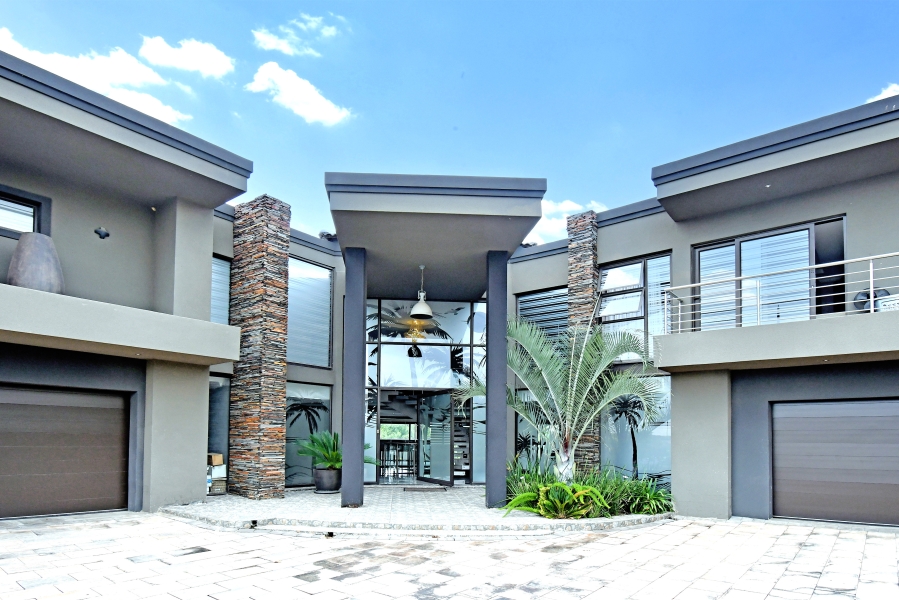 5 Bedroom Property for Sale in Blue Valley Golf Estate Gauteng
