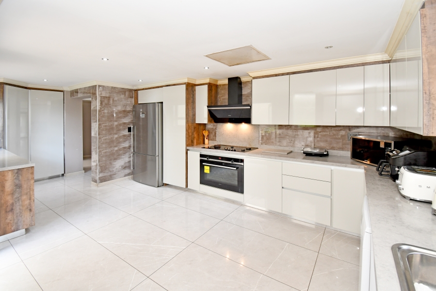 5 Bedroom Property for Sale in Blue Valley Golf Estate Gauteng