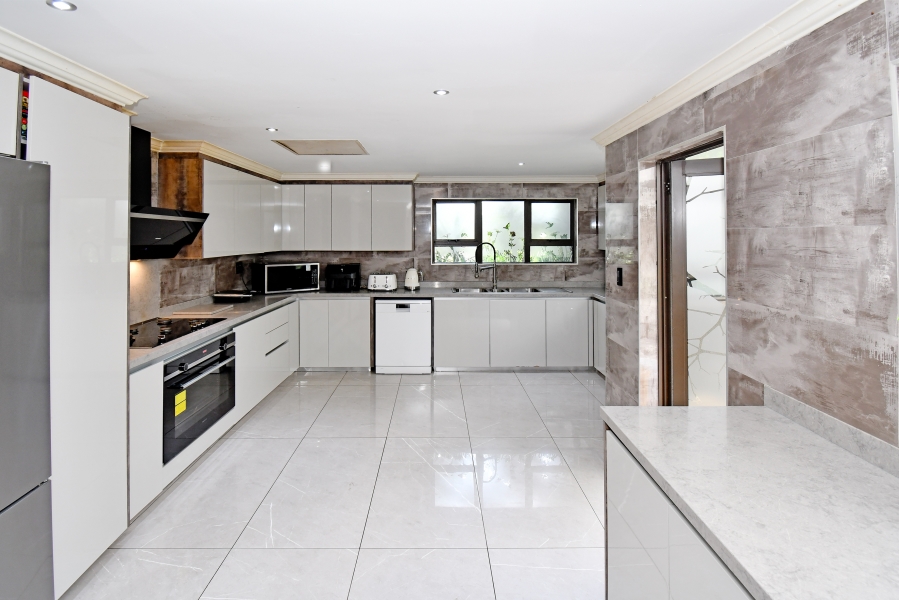 5 Bedroom Property for Sale in Blue Valley Golf Estate Gauteng