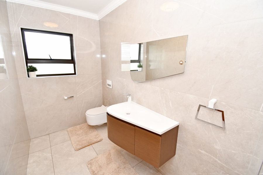 5 Bedroom Property for Sale in Blue Valley Golf Estate Gauteng