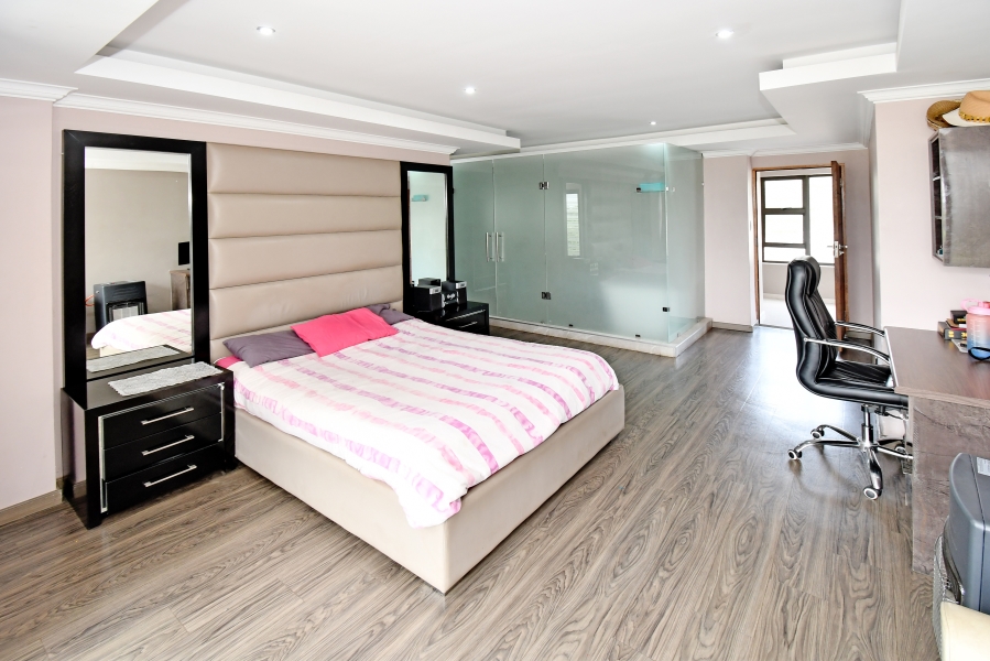 5 Bedroom Property for Sale in Blue Valley Golf Estate Gauteng