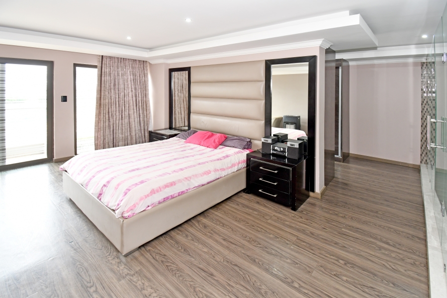 5 Bedroom Property for Sale in Blue Valley Golf Estate Gauteng