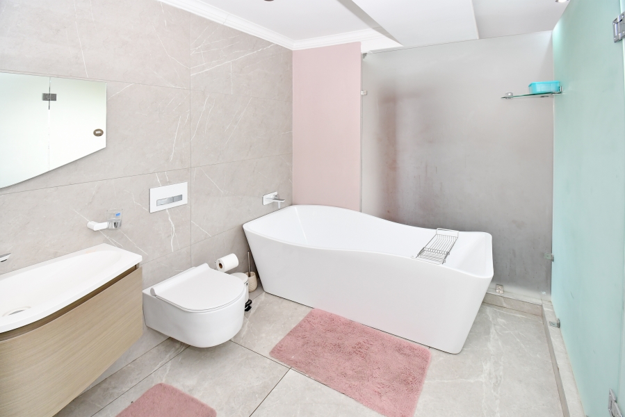 5 Bedroom Property for Sale in Blue Valley Golf Estate Gauteng