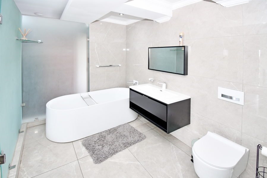 5 Bedroom Property for Sale in Blue Valley Golf Estate Gauteng