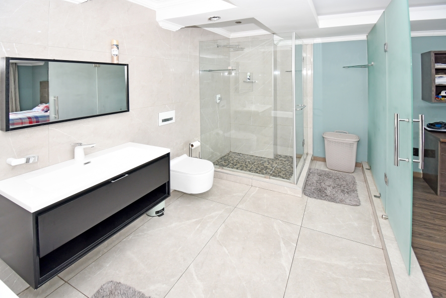 5 Bedroom Property for Sale in Blue Valley Golf Estate Gauteng