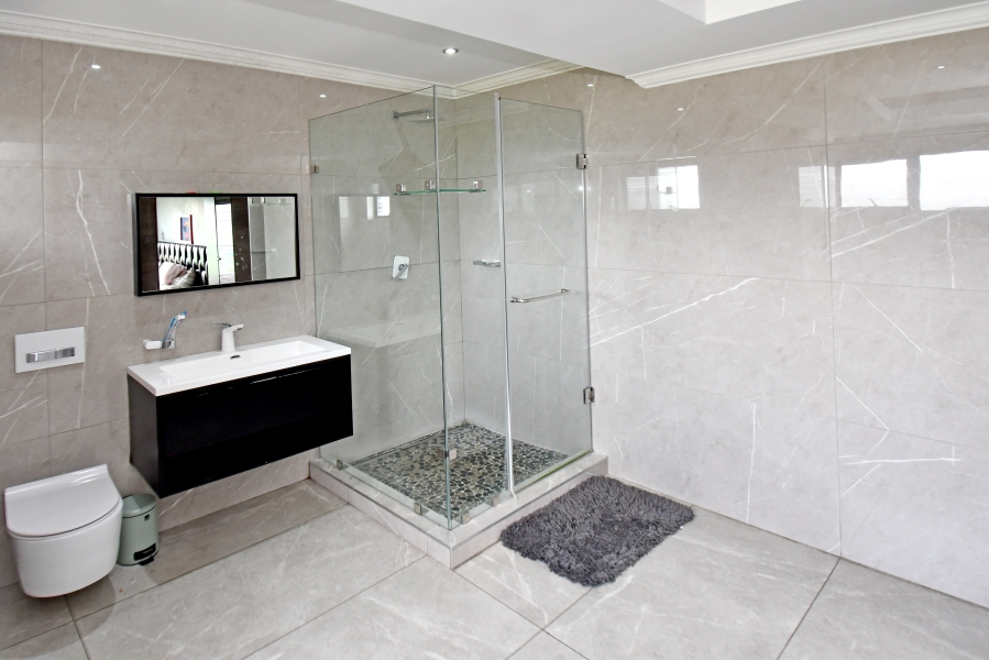 5 Bedroom Property for Sale in Blue Valley Golf Estate Gauteng