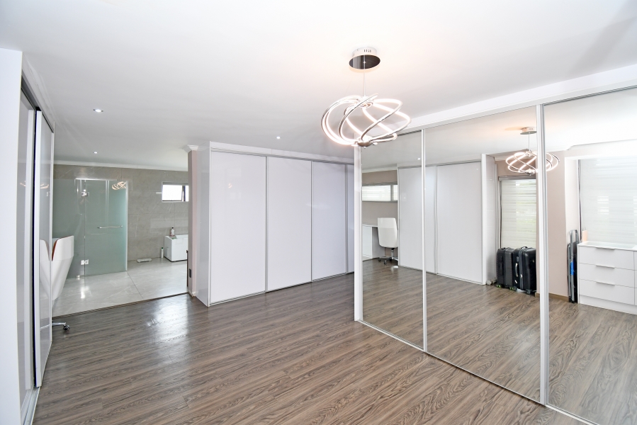 5 Bedroom Property for Sale in Blue Valley Golf Estate Gauteng