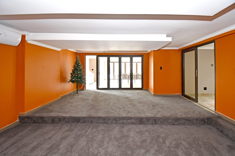 5 Bedroom Property for Sale in Blue Valley Golf Estate Gauteng