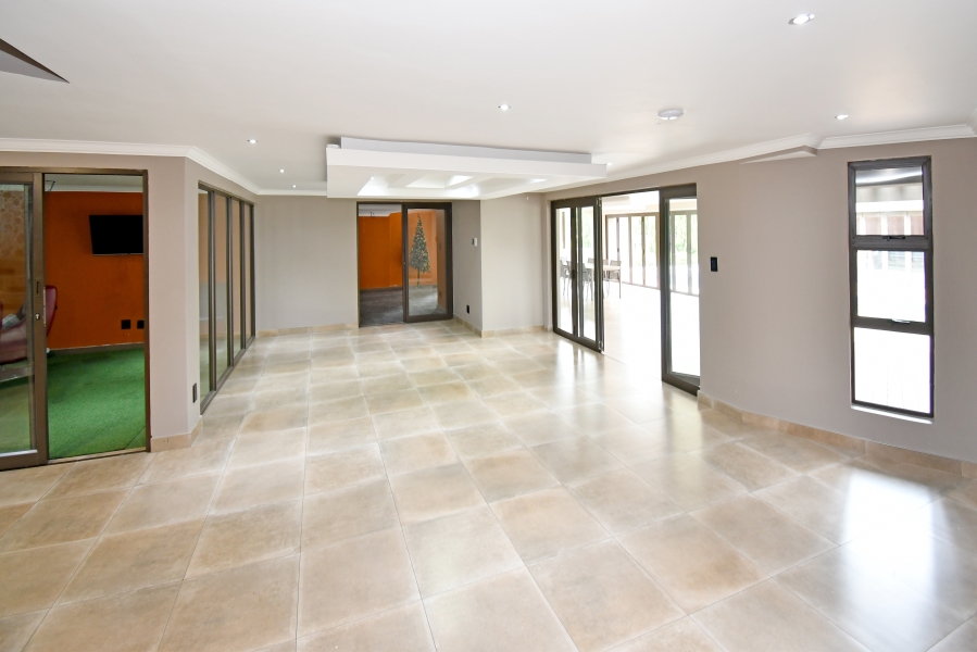 5 Bedroom Property for Sale in Blue Valley Golf Estate Gauteng