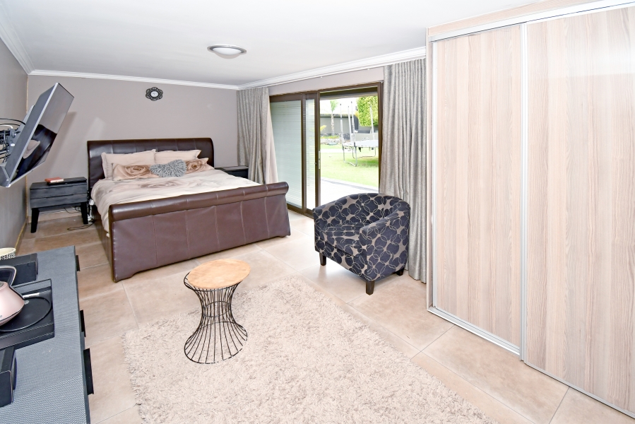 5 Bedroom Property for Sale in Blue Valley Golf Estate Gauteng