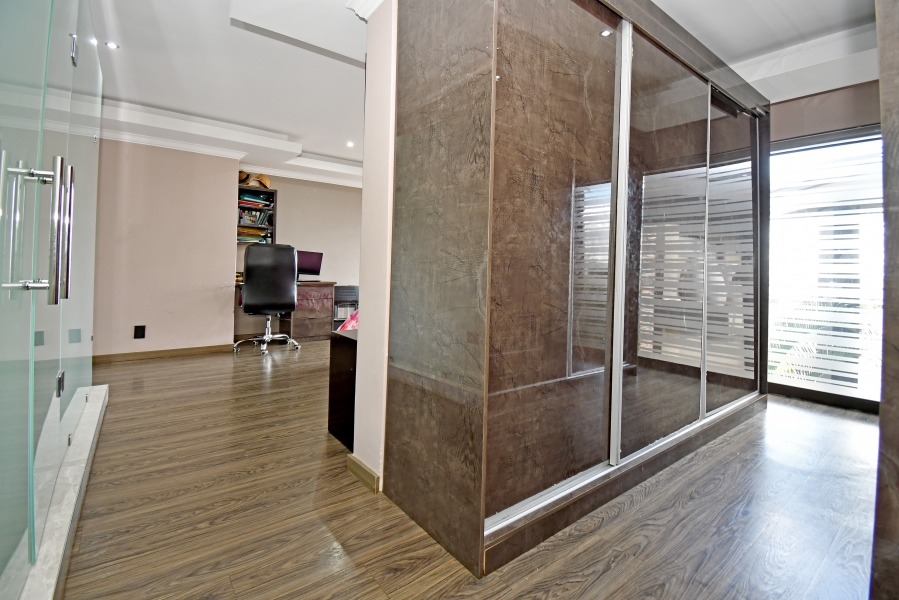 5 Bedroom Property for Sale in Blue Valley Golf Estate Gauteng