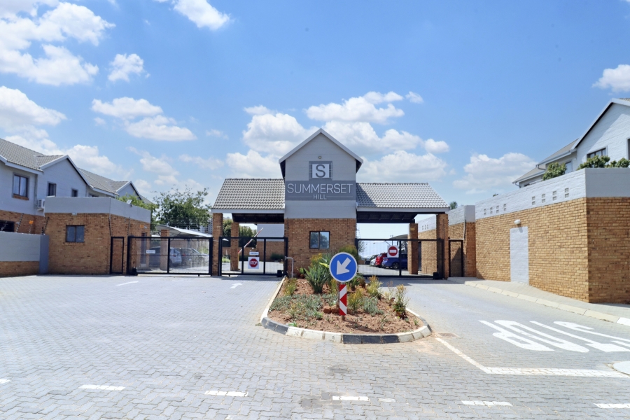2 Bedroom Property for Sale in Blue Hills Gauteng