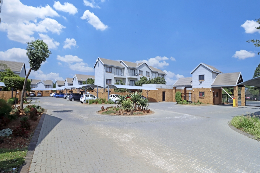 2 Bedroom Property for Sale in Blue Hills Gauteng